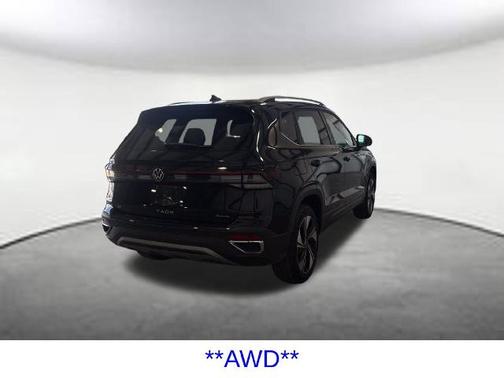 Deep Black Pearl Effect 2025 Volkswagen Taos 1.5T SE