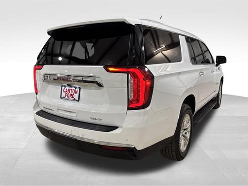 2022 GMC Yukon XL SLT