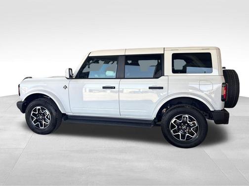 Oxford White 2026 Ford Bronco Outer Banks