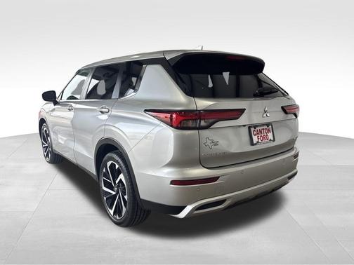 2024 Mitsubishi Outlander SE Black Edition w/Pano Roof S-AWC