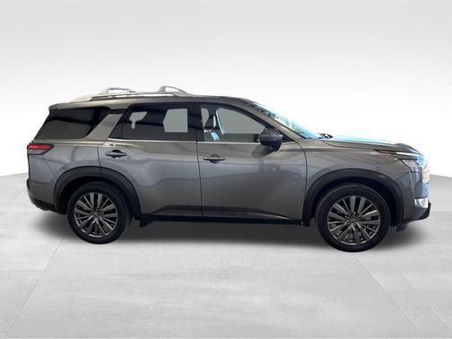 2022 Nissan Pathfinder SL 2WD