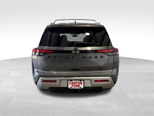 2022 Nissan Pathfinder SL 2WD