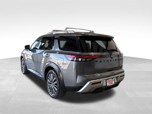 2022 Nissan Pathfinder SL 2WD