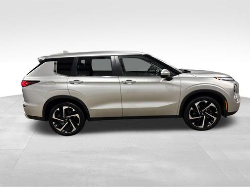 2024 Mitsubishi Outlander SE Black Edition w/Pano Roof S-AWC