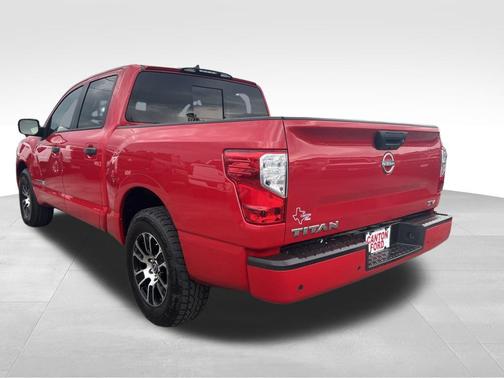 2023 Nissan Titan SV