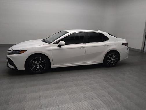 Ice Cap 2023 Toyota Camry SE