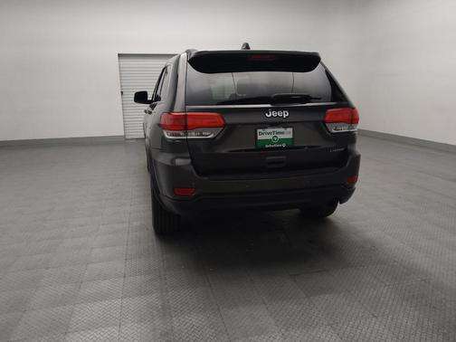 Granite Crystal Metallic Clearcoat 2019 Jeep Grand Cherokee Laredo
