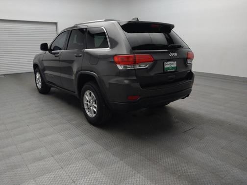 Granite Crystal Metallic Clearcoat 2019 Jeep Grand Cherokee Laredo