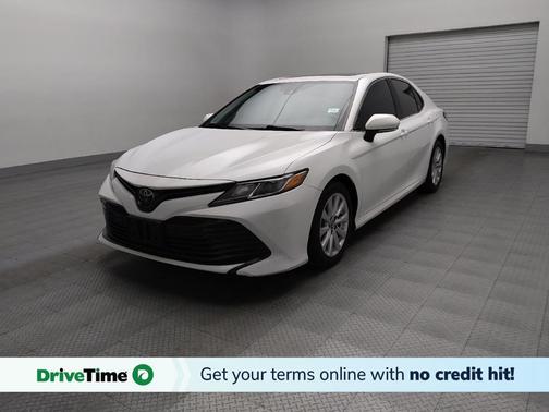 Super White 2018 Toyota Camry LE