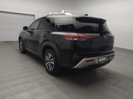 2023 Nissan Pathfinder SL FWD