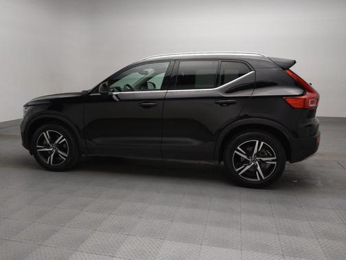 2023 Volvo XC40 B5 Plus Bright Theme