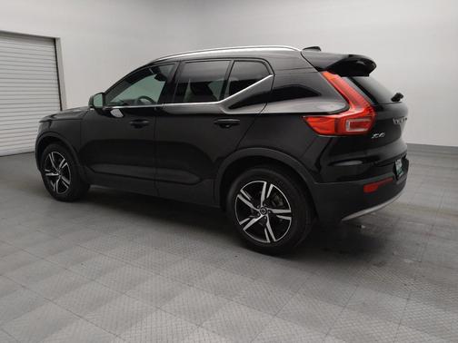 2023 Volvo XC40 B5 Plus Bright Theme