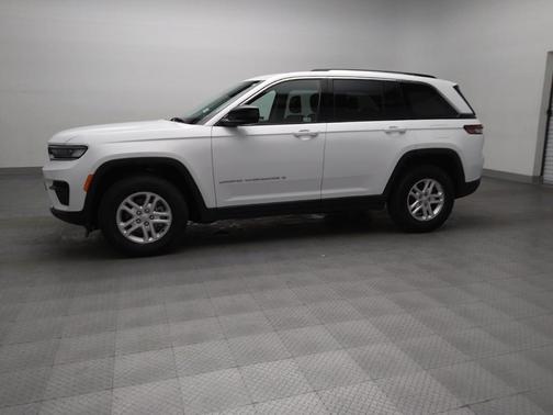 Bright White Clearcoat 2024 Jeep Grand Cherokee Laredo