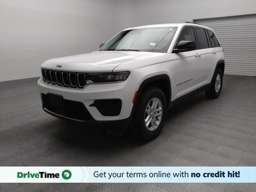 Bright White Clearcoat 2024 Jeep Grand Cherokee Laredo
