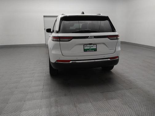 Bright White Clearcoat 2024 Jeep Grand Cherokee Laredo