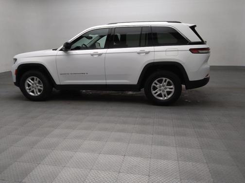 Bright White Clearcoat 2024 Jeep Grand Cherokee Laredo