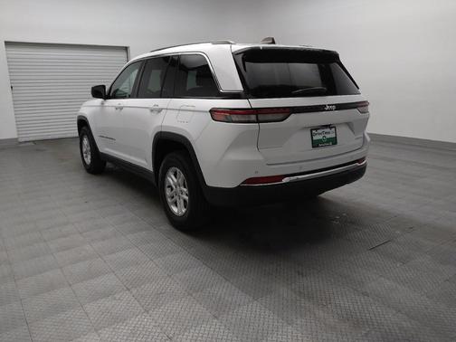 Bright White Clearcoat 2024 Jeep Grand Cherokee Laredo