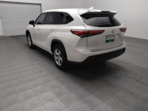 Blizzard Pearl 2021 Toyota Highlander LE