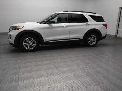 Oxford White 2021 Ford Explorer XLT