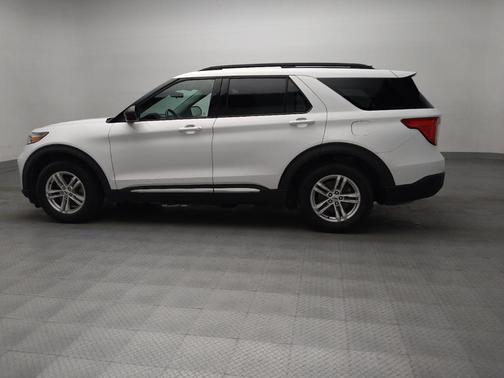 Oxford White 2021 Ford Explorer XLT