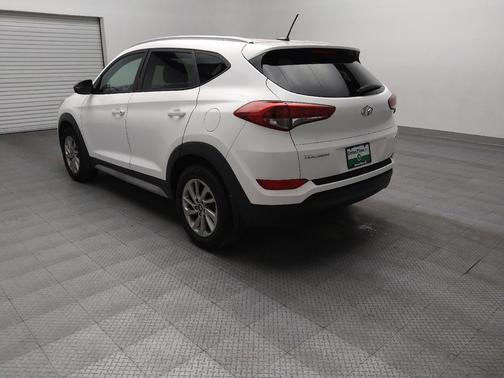 Winter White 2017 Hyundai TUCSON SE