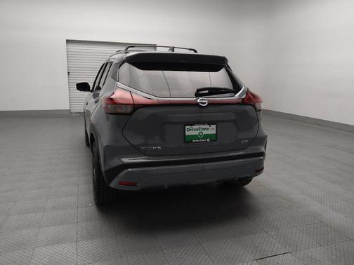2021 Nissan Kicks SR