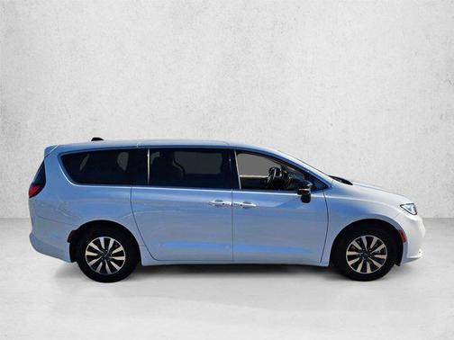 Bright White Clearcoat 2024 Chrysler Pacifica Hybrid Select