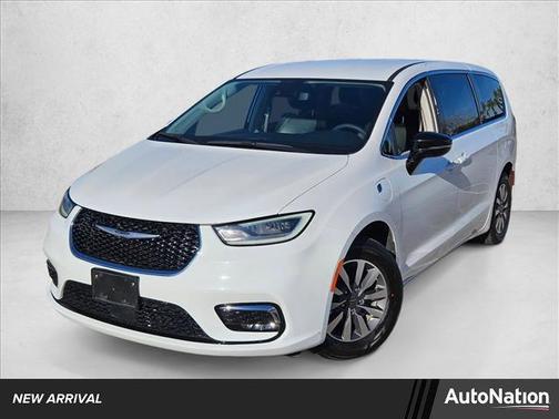 Bright White Clearcoat 2024 Chrysler Pacifica Hybrid Select
