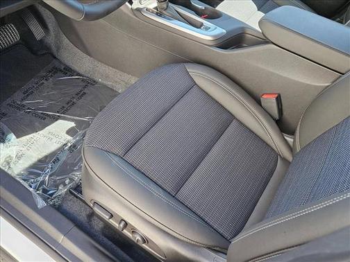 Summit White 2026 Buick Envista Preferred FWD