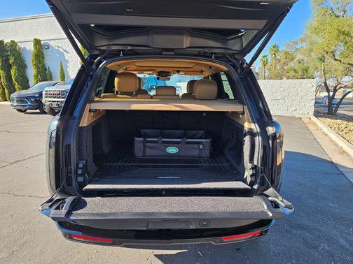 2025 Land Rover Range Rover P400 SE