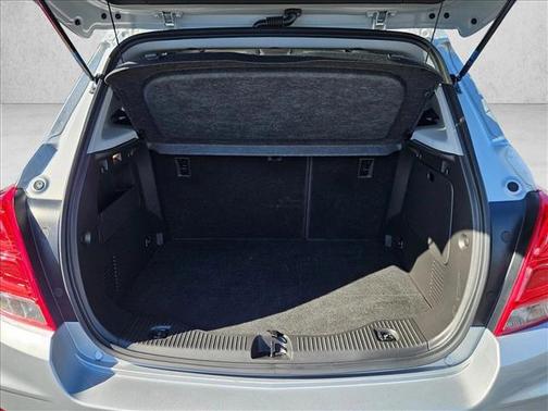 Silver Ice Metallic 2022 Chevrolet Trax LT