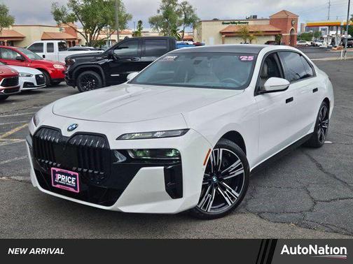 Alpine White 2023 BMW 760 i xDrive