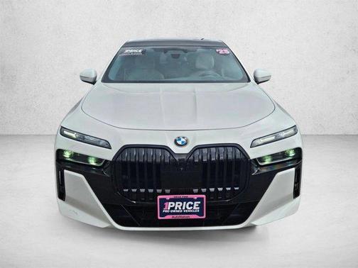 Alpine White 2023 BMW 760 i xDrive