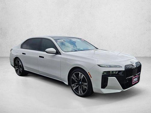 Alpine White 2023 BMW 760 i xDrive