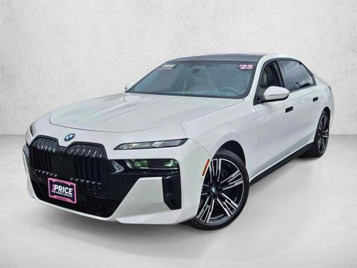 Alpine White 2023 BMW 760 i xDrive