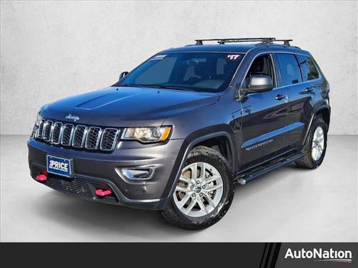 Granite Crystal Metallic Clearcoat 2017 Jeep Grand Cherokee Laredo