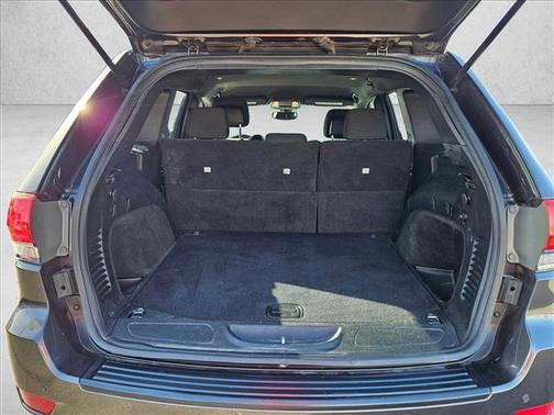 Granite Crystal Metallic Clearcoat 2017 Jeep Grand Cherokee Laredo
