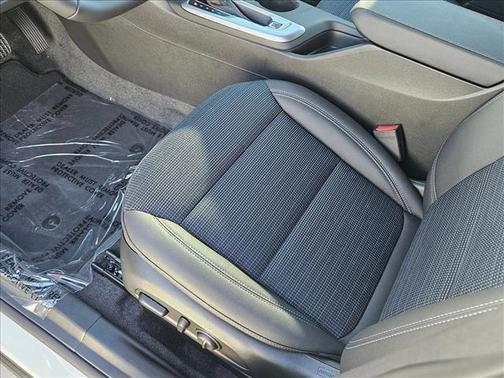 Summit White 2026 Buick Envista Preferred FWD