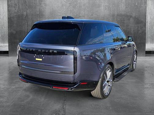 2025 Land Rover Range Rover P550e SE