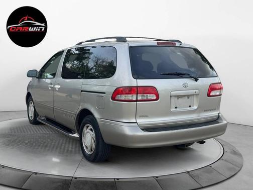 2001 Toyota Sienna XLE