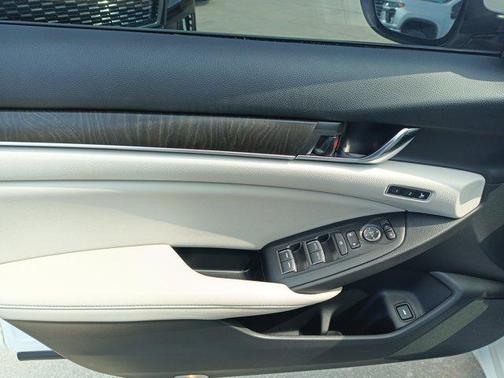 2022 Honda Accord Hybrid Touring