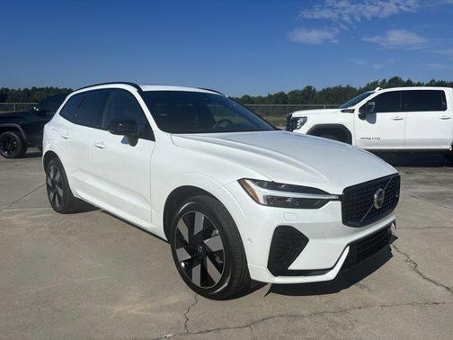 2023 Volvo XC60 Recharge Plug-In Hybrid T8 Plus Dark Theme