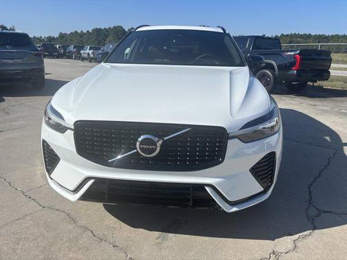 2023 Volvo XC60 Recharge Plug-In Hybrid T8 Plus Dark Theme