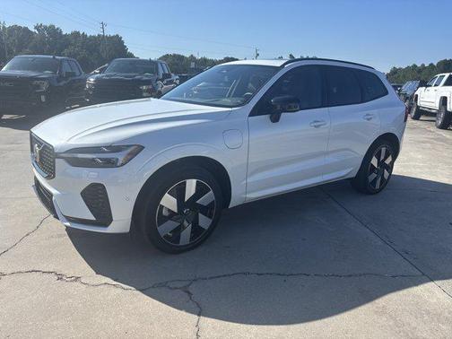 2023 Volvo XC60 Recharge Plug-In Hybrid T8 Plus Dark Theme