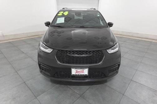 2024 Chrysler Pacifica Hybrid Premium S Appearance Pkg