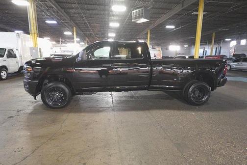 2025 RAM 3500 Tradesman Crew Cab 4x4 8' Box