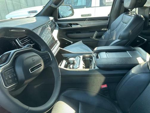 2023 Jeep Wagoneer Series II Carbide 4x4