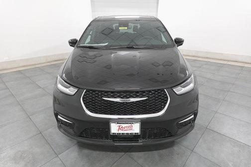 2025 Chrysler Pacifica L