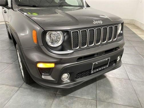 Photo 3 of 40 of 2019 Jeep Renegade Latitude