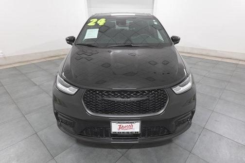 2024 Chrysler Pacifica Hybrid S Appearance Pkg